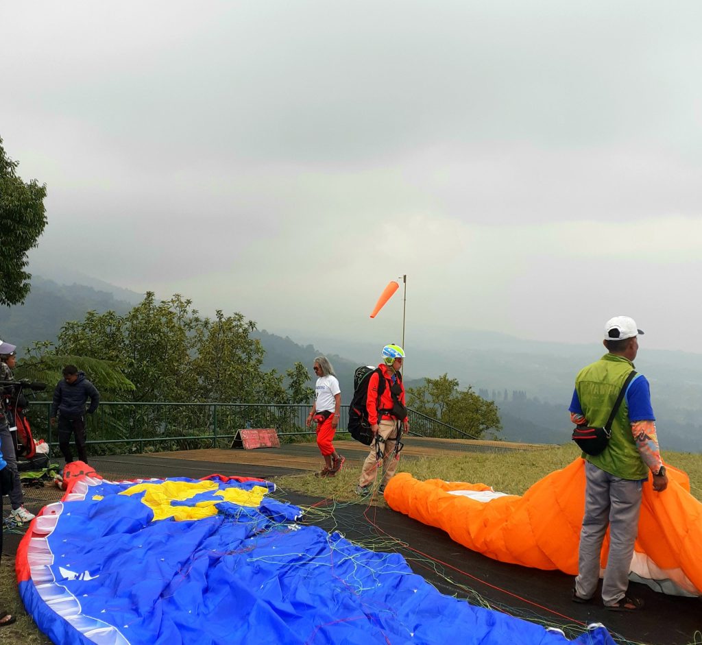 Paragliding AdvenTOUR